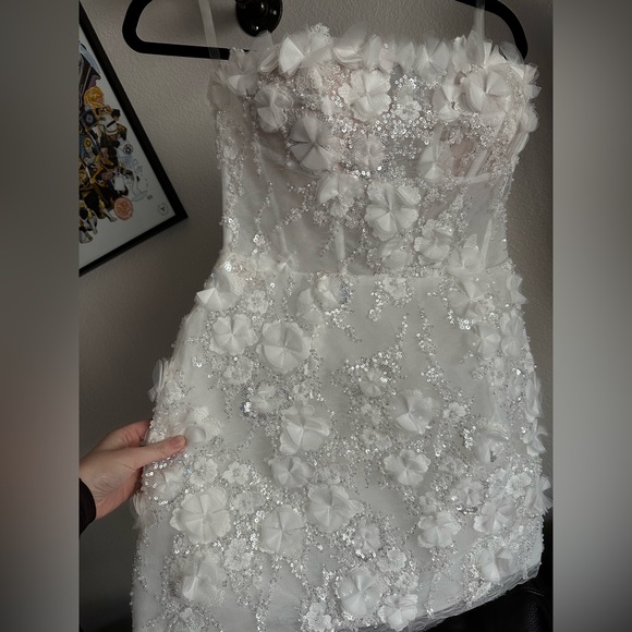 Chic Strapless White Floral Dress - Picture 7 of 16